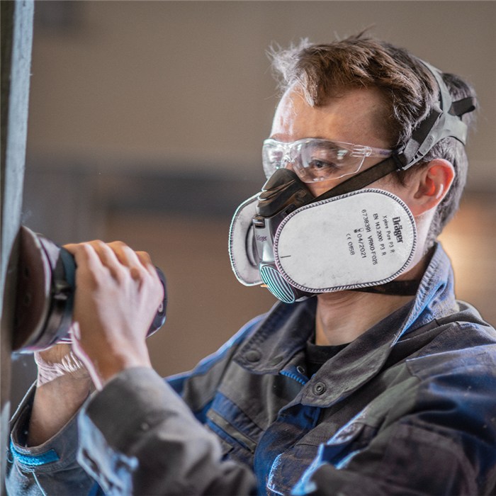 Atemschutzmaske X-plore 3500 Person bei der Arbeit mit Atemschutzmaske X-plore 3500.