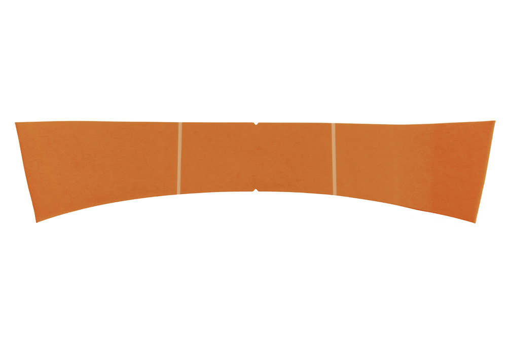 Rückseitiger Reflexstreifen für Sicherheit Orangefarbener Reflexstreifen in gekrümmter Form.