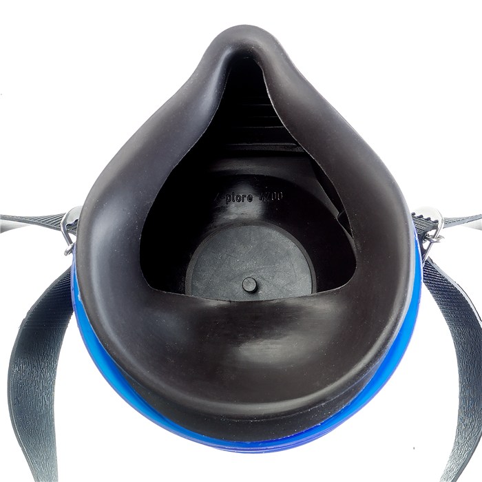 Innenansicht einer Dräger X-plore 4740 TPE Halbmaske mit schwarzen und blauen Elementen.