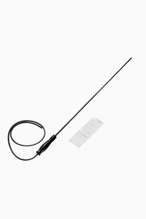 Lange Sonde mit Kabel und Anwendungshinweis vor weißem Hintergrund.
