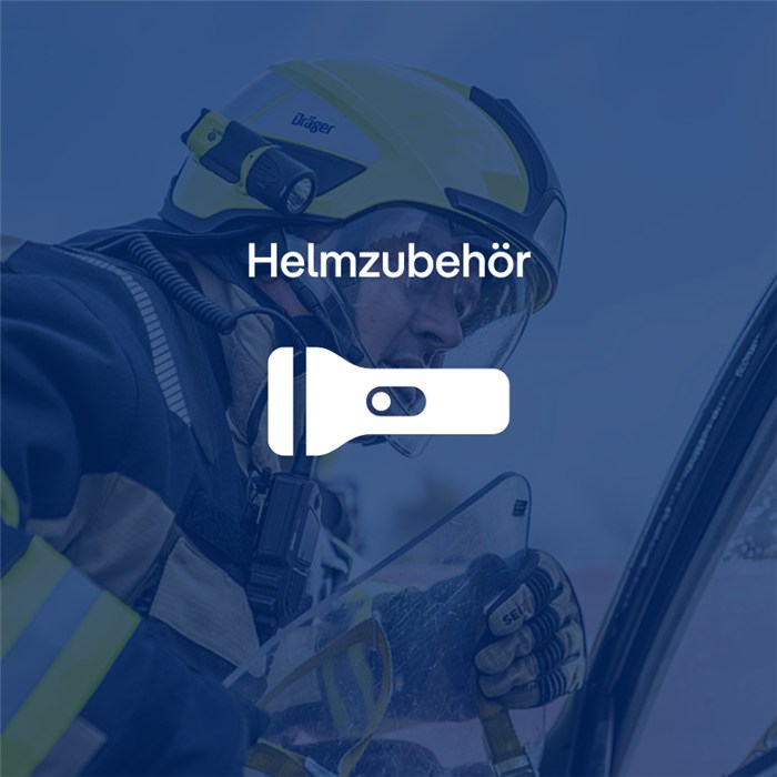 Feuerwehrhelm beim Einsatz Feuerwehrhelm mit Visier und Kommunikationsgerät in Aktion.