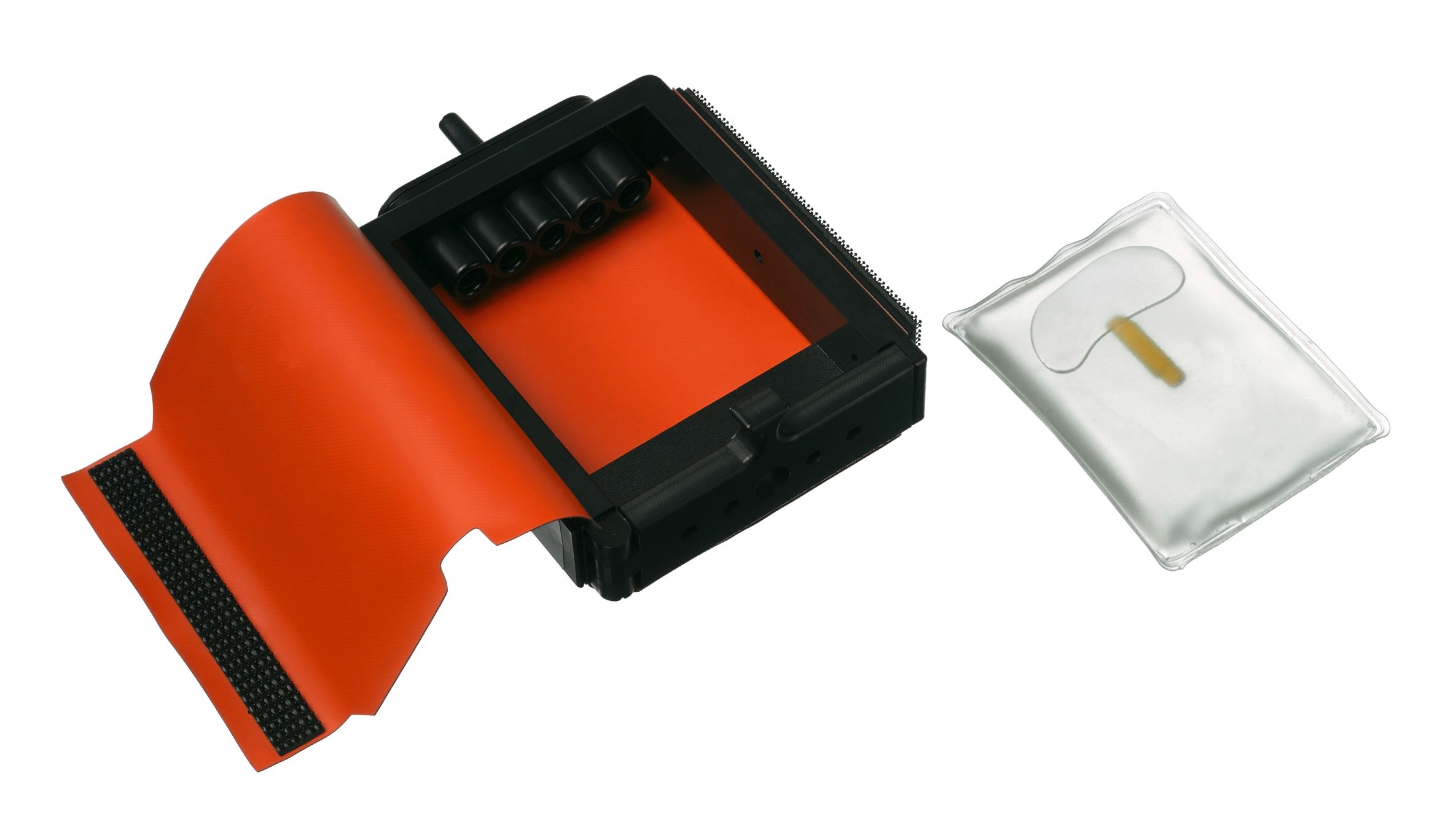 Wärme-Akku-Halter mit rotem Isoliereinsatz und Zubehör in weiß.