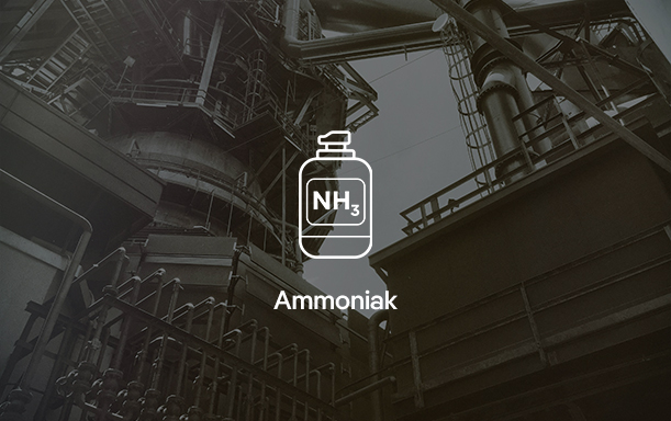 Ammoniak-Detektionsgerät von Dräger Illustration eines Ammoniakproduktes mit chemischem Symbol NH3. Gebäudestruktur im Hintergrund.