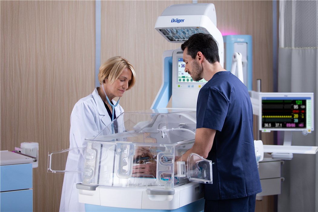 Inkubator für Neugeborene Moderne medizinische Inkubator-Einheit von Dräger.