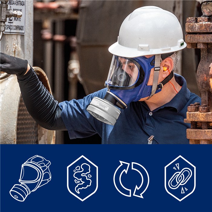 Dräger Rd40 Filter K2 Einsatz Arbeiter trägt Atemmaske mit Rd40 Filter K2 an Industrieanlage.