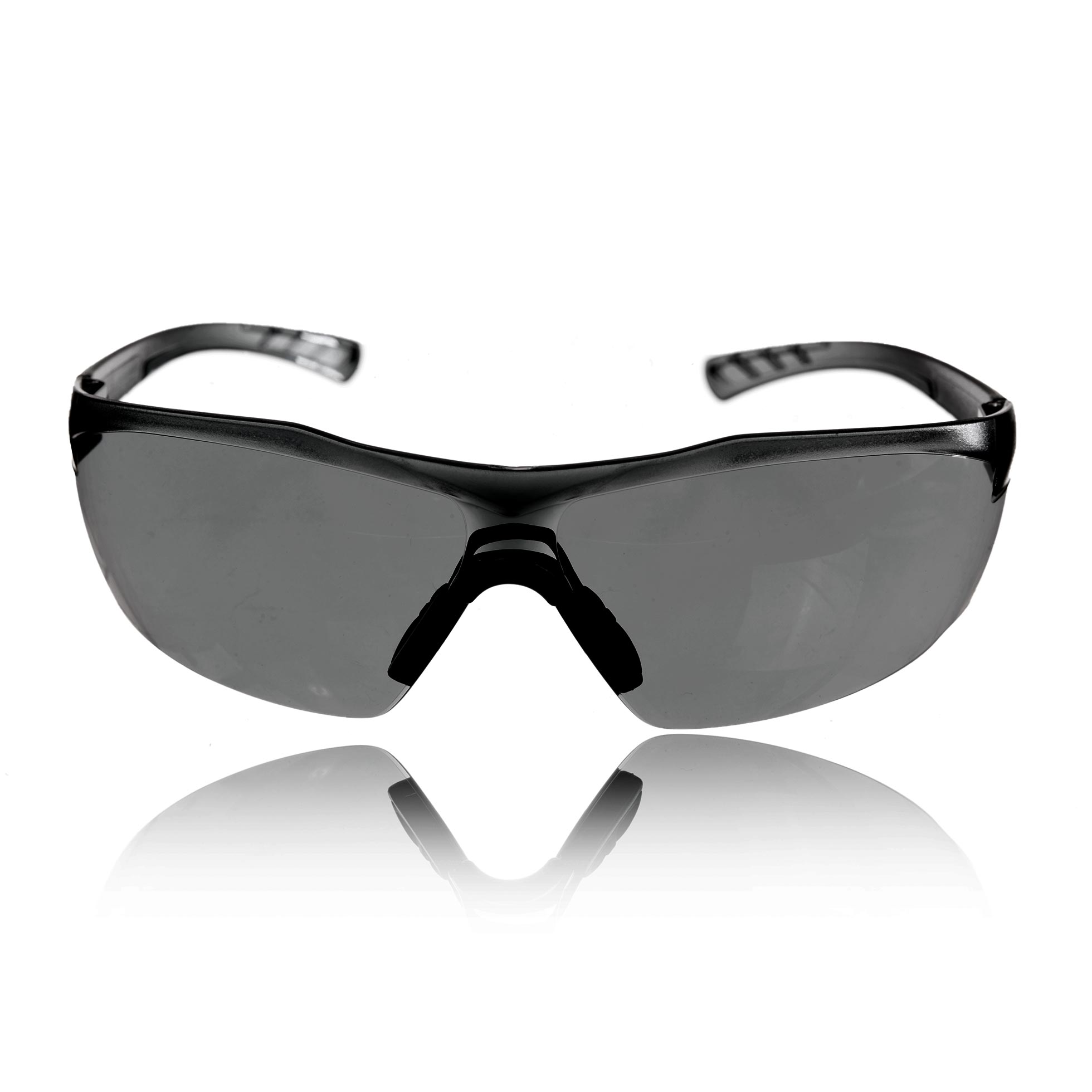 Sicherheitsbrille X-pect 8321 von Dräger Die Sicherheitsbrille X-pect 8321 mit dunklen Gläsern und schwarzem Gestell, frontal fotografiert.
