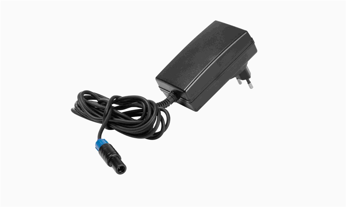 Netzteil für Dräger Sicherheitsgerät Schwarzes Netzteil mit Kabel und Stecker für Dräger Sicherheitstechnik.