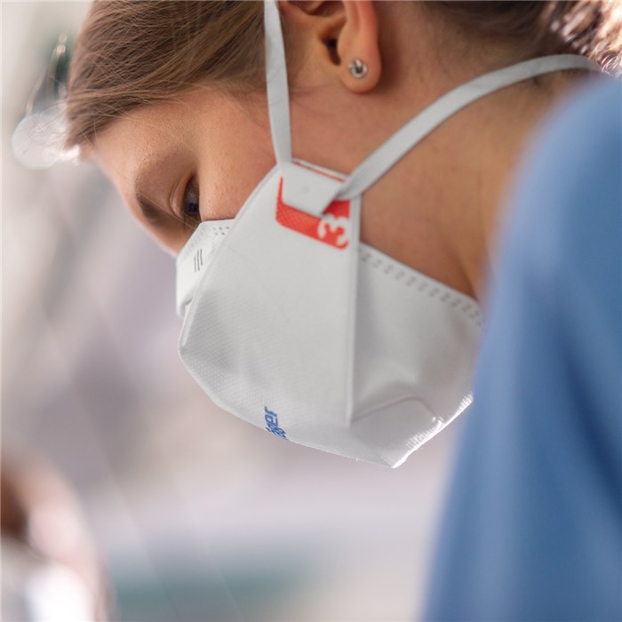 Dräger X-plore 1930 Atemschutzmaske Weiße Atemschutzmaske der Marke Dräger im Profilansicht.