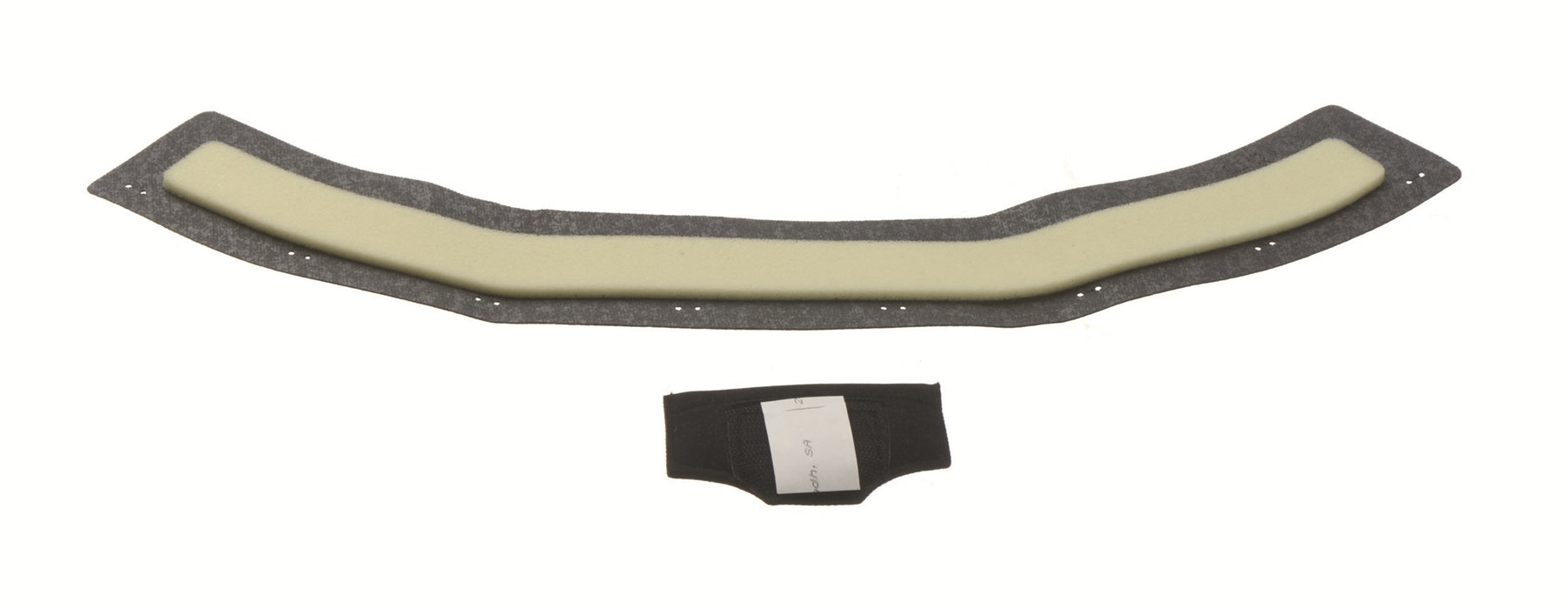 Zwei Schaumstoffpolster, ein Größeres und ein Kleineres, für Tragekomfort bei Schutzmasken.