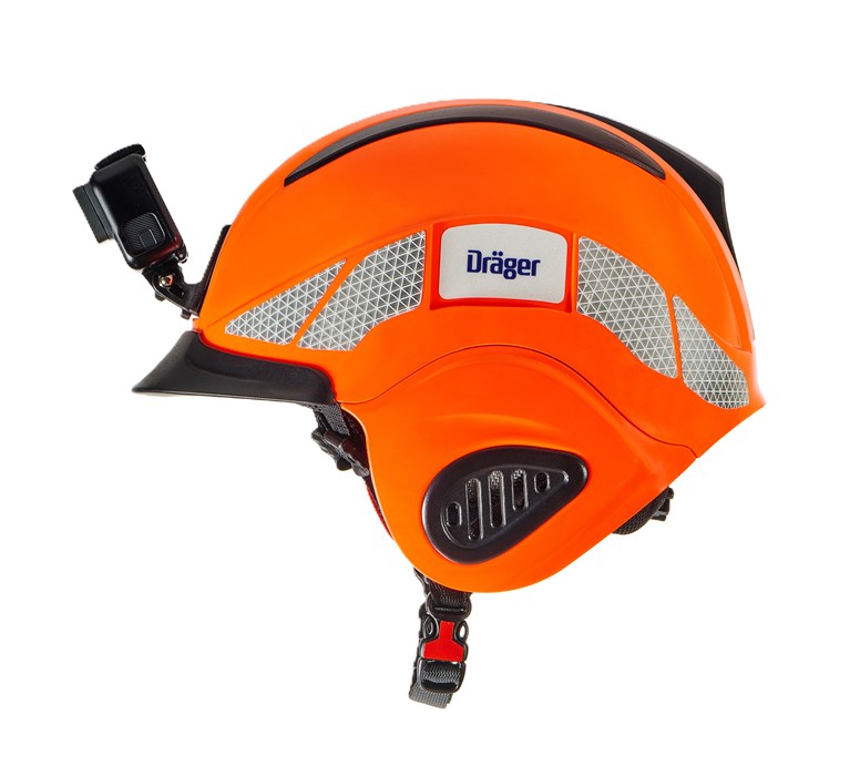 Orangefarbener Schutzhelm mit reflektierenden Streifen und Kameraaufnahme.