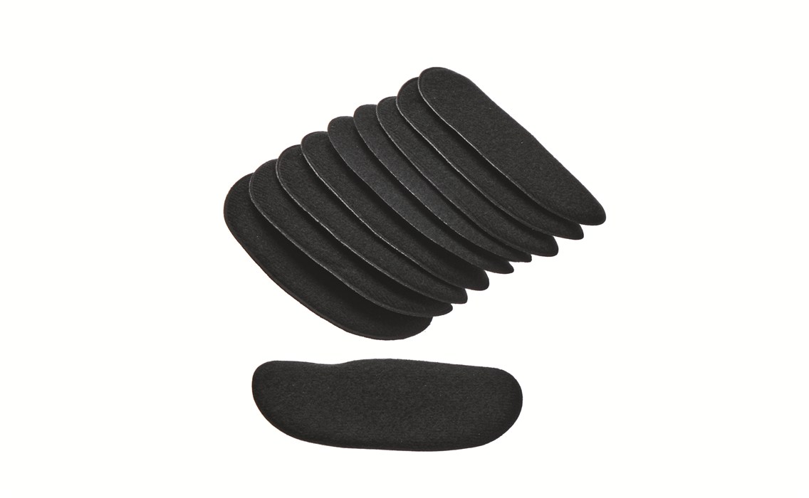 Atemschutzfilter-Vorsatz Schwarz Zehn schwarze Atemschutzfilter auf weißem Hintergrund.
