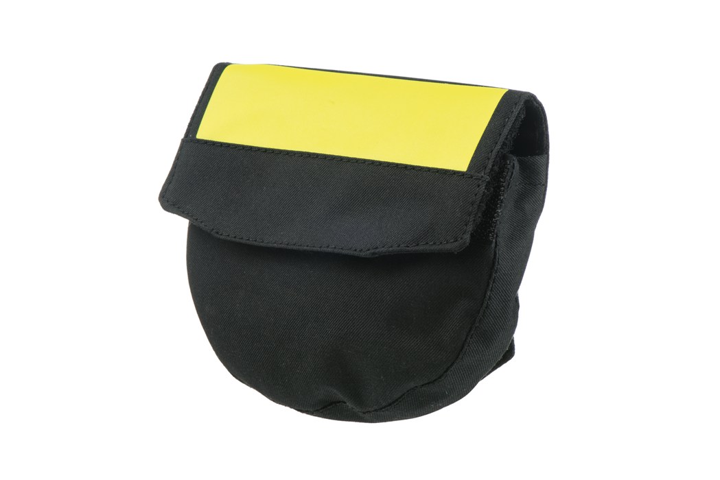 Dräger Aufbewahrungstasche für Sicherheitstechnik Schwarze Tasche mit gelbem Streifen auf der Klappe.