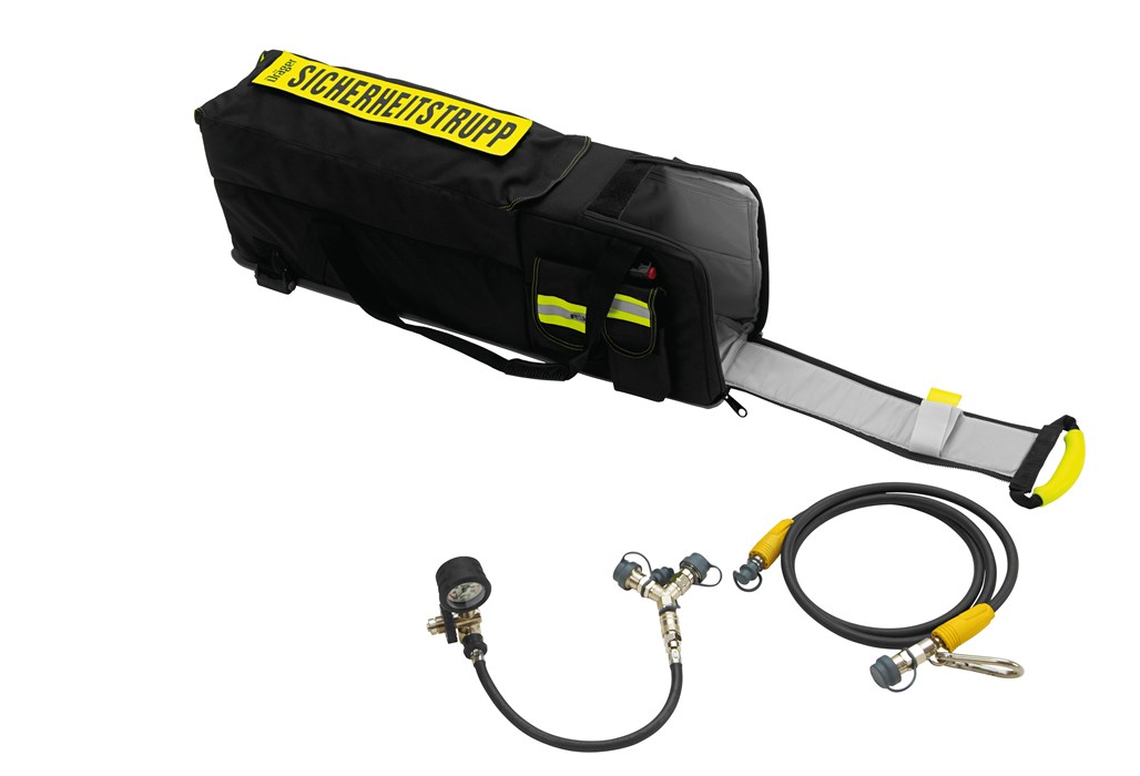 Sicherheitstrupp-Transporttasche von Dräger Schwarze Transporttasche mit Druckmessgerät und zwei Schläuchen.
