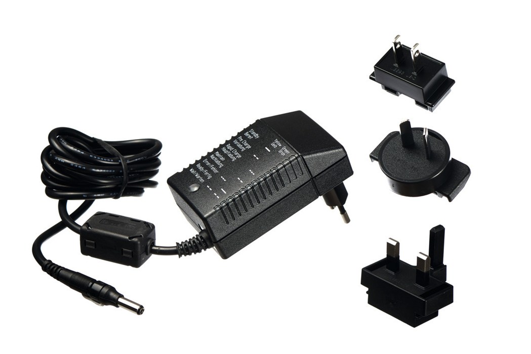 Netzadapter für Dräger-Produkte Schwarzer Netzadapter mit austauschbaren Steckern.