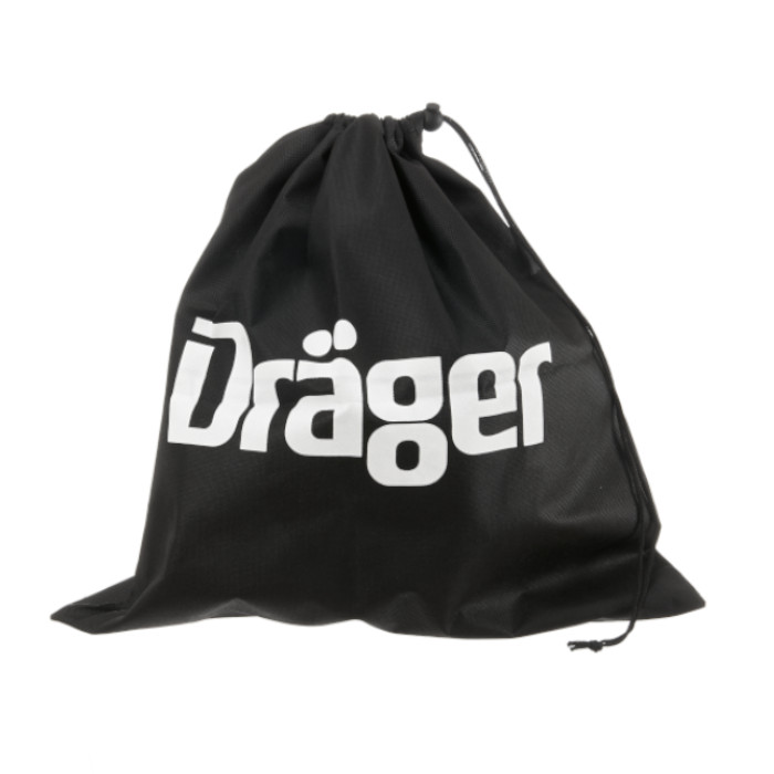 Schwarze Tasche mit Dräger-Logo, Kordelzug oben.