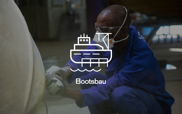 Atemschutz im Bootsbau Person arbeitet mit Atemschutz im Bootsbau.