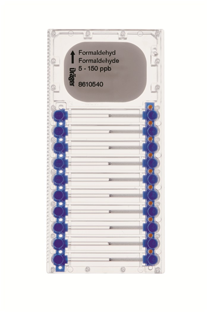 Ein Messstreifen für Formaldehyd von Dräger, Skala 5-150 ppb, mit blauen Markierungen.
