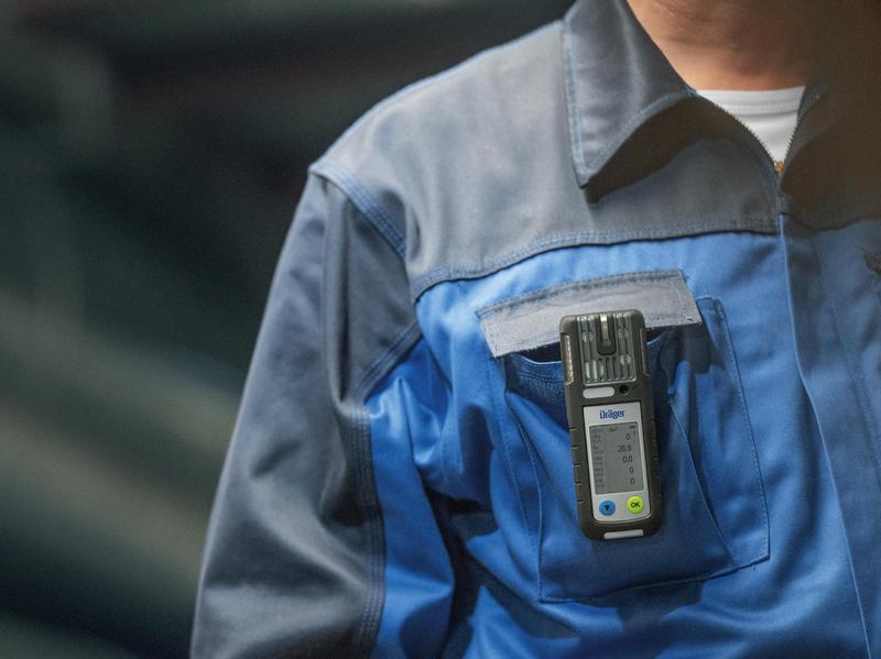 X-am 5800 im Einsatz - angesteckt an der Brusttasche