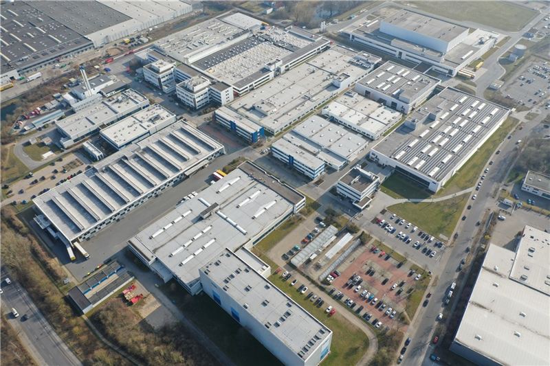 Luftaufnahme des Dräger Werks in Lübeck Fabrikgebäude und Anlagen des Dräger Werks in Lübeck aus der Vogelperspektive.