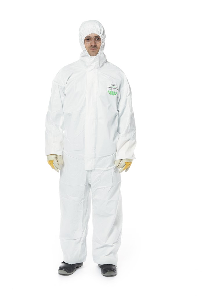 Weißer Schutzanzug von Dräger für Chemikalien.
