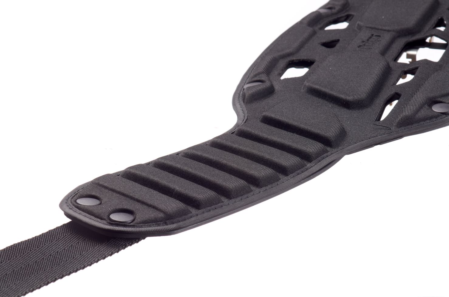 Komfortpolster für Dräger X-plore 8000 Schwarzes Komfortpolster für Atemschutzgerät mit Nieten und Riemen.